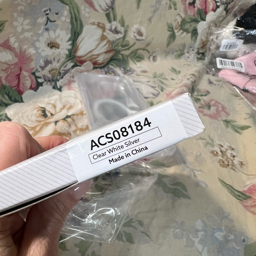 Clear iPhone 6.3" (2024) Case with MagSafe 2x - Picture 8 of 9